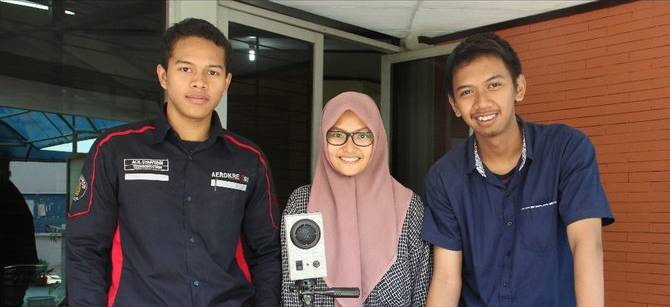 Siti Amalina Azahra, Dimas Eko Prasetyo, dan Achmad Syafiudin adalah mahasiswa UB yang membuat alat Tersimeniom (merdeka.com)
