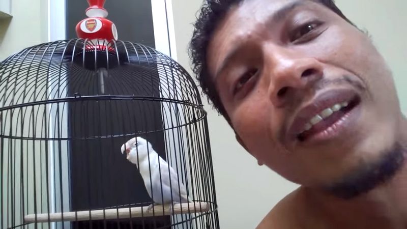 Om Isan Fadjrian latihan bersama Lovebird Rossiddin (YouTube.com)