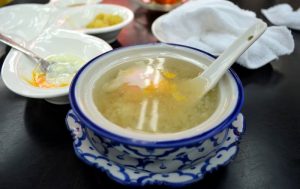 Cara membersihkan dan memasak sarang walet menjadi sup sarang walet (kangocid.blogspot.com)